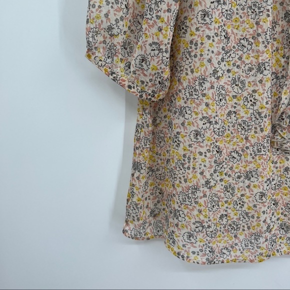 Old Navy Floral Sheer Lightweight Quarter Sleeves Ruffle Button V-Neckline Top - Picture 7 of 11